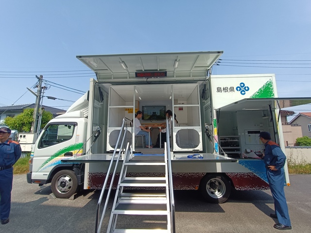 地震体験車