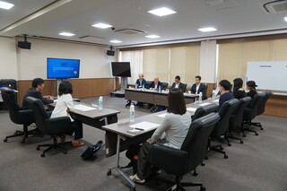 表敬訪問および意見交換の様子