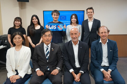 懇談後の記念撮影